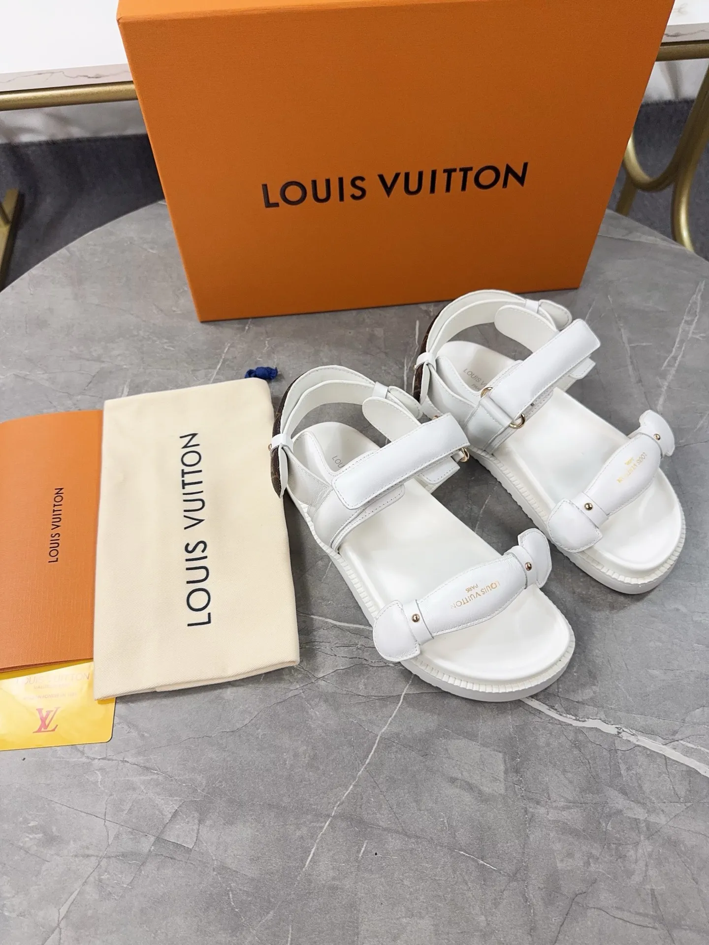 👟👟Ex-factory price 460👟👟 🌈LV | Louis Vuitton 🧡💚2025 spring and summer new style top version‼ ️The original version is the same. The counter focuses on the latest new beach shoes. Hard goods are new🆕 ❥Purchase level! Full of high-end feel! A popular model among bloggers at home and abroad, it’s retro and fashionable and looks amazing on your feet! Mainly recommended models on the official website★ ━━━━━ ЅᏇєєt ━━━━━ ▪️Upper: original customized leather ▪️Inner lining: cow lining ▪️Outsole: high-end rubber PU combination outsole ▪️Shoe size: 35-45